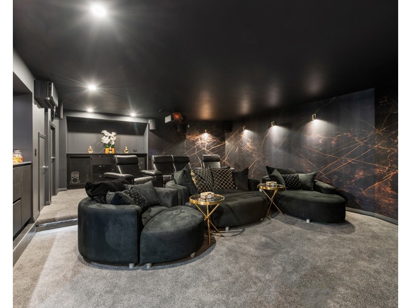 11 Hampton Court, Sovereign Islands QLD 4216