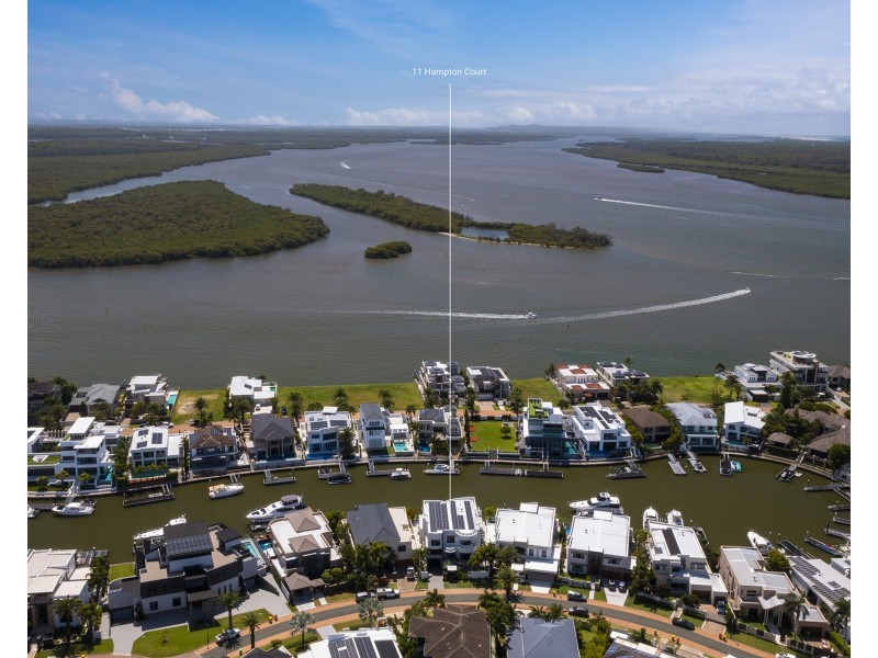 11 Hampton Court, Sovereign Islands QLD 4216