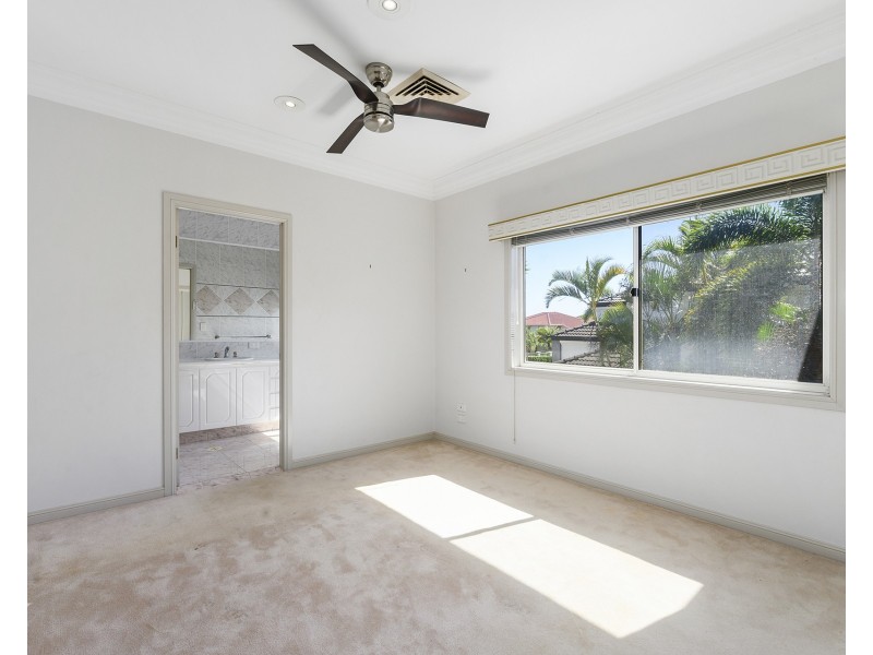 15 The Sovereign Mile, Sovereign Islands QLD 4216