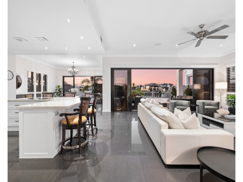 47 Royal Albert Crescent, Sovereign Islands QLD 4216