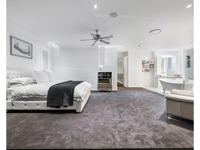 47 Royal Albert Crescent, Sovereign Islands QLD 4216