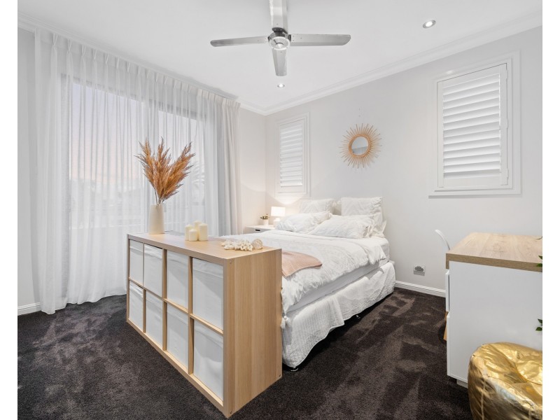 47 Royal Albert Crescent, Sovereign Islands QLD 4216