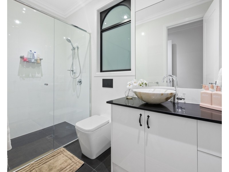 47 Royal Albert Crescent, Sovereign Islands QLD 4216
