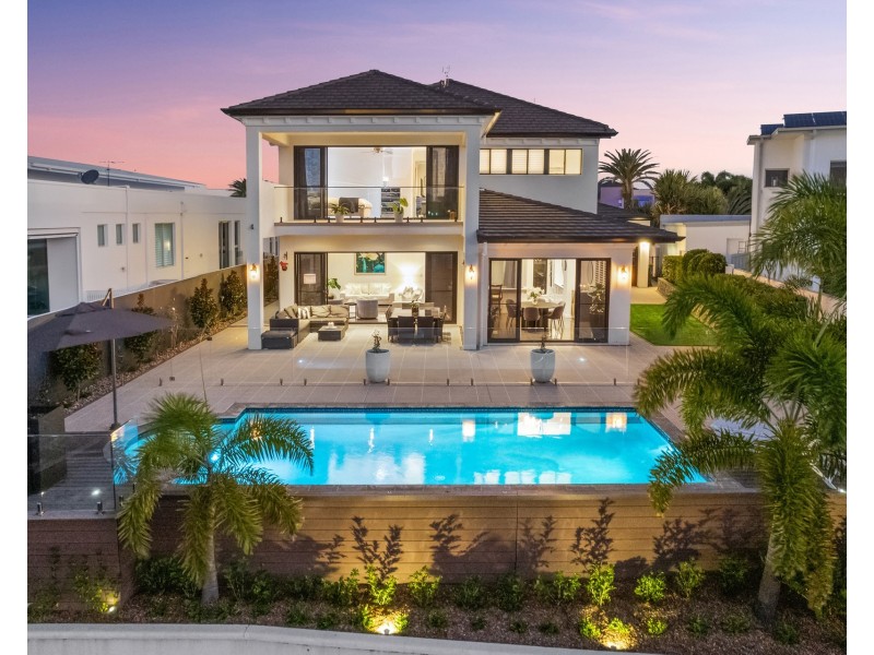 47 Royal Albert Crescent, Sovereign Islands QLD 4216