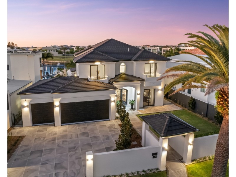 47 Royal Albert Crescent, Sovereign Islands QLD 4216
