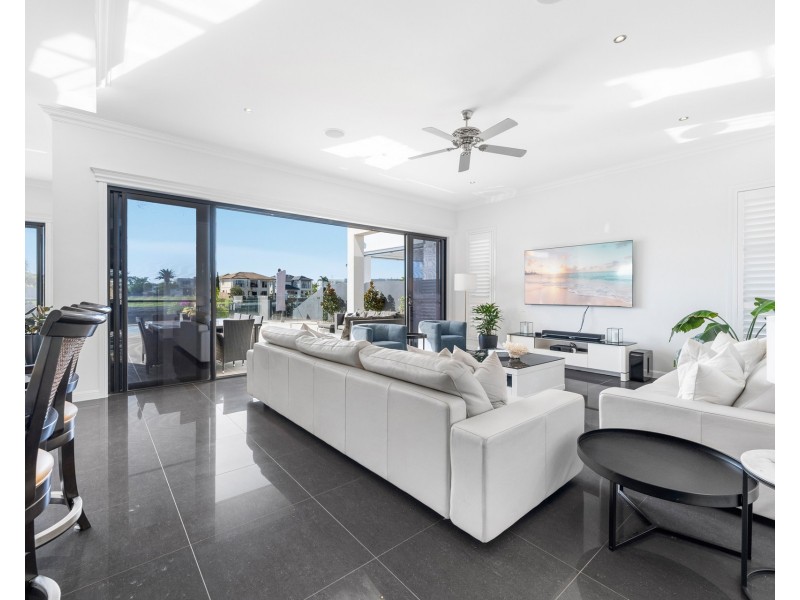 47 Royal Albert Crescent, Sovereign Islands QLD 4216