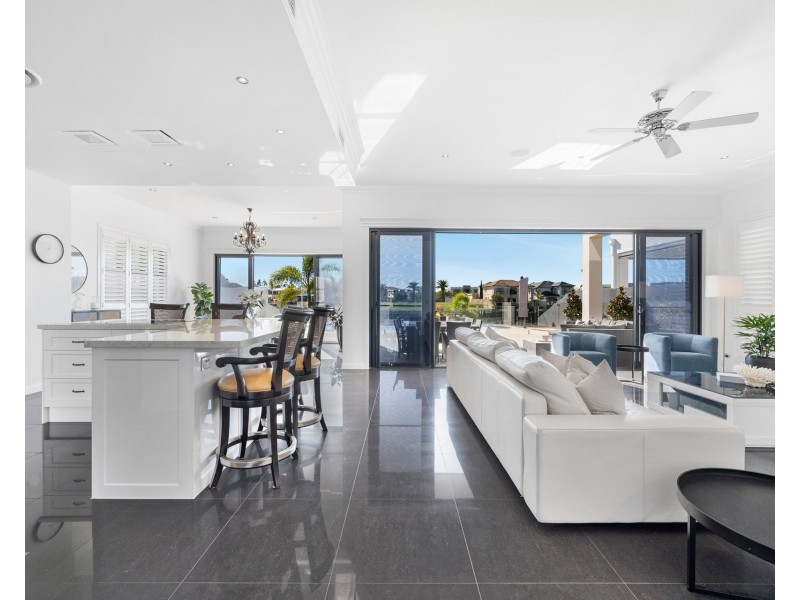 47 Royal Albert Crescent, Sovereign Islands QLD 4216