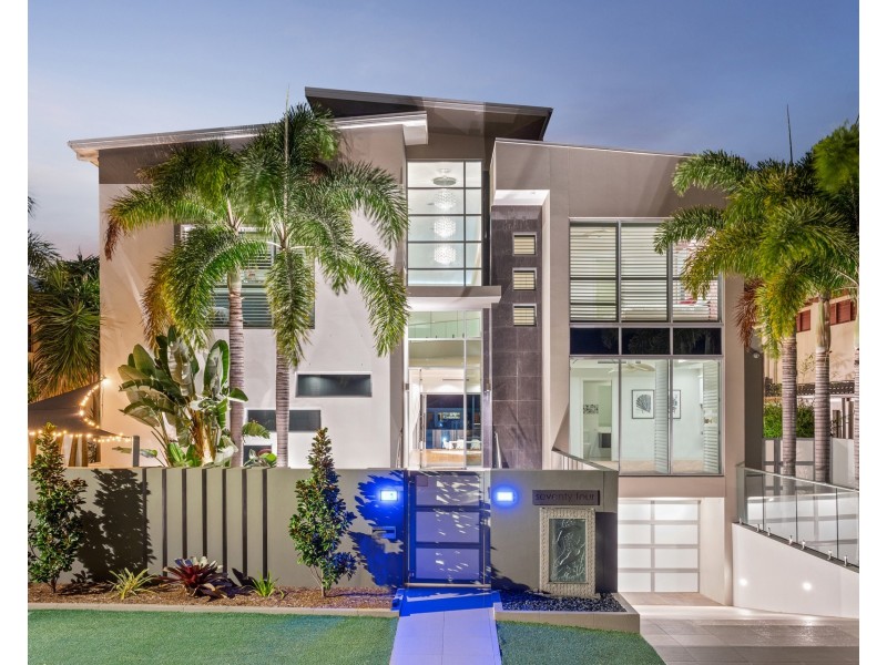 74 Royal Albert Crescent, Sovereign Islands QLD 4216