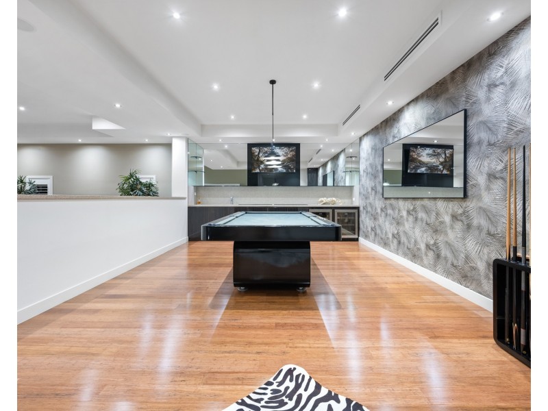 74 Royal Albert Crescent, Sovereign Islands QLD 4216