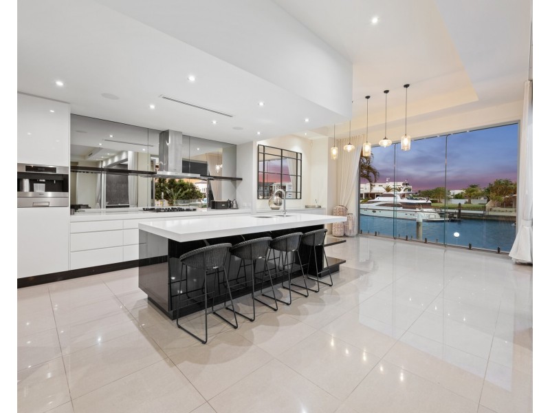 74 Royal Albert Crescent, Sovereign Islands QLD 4216