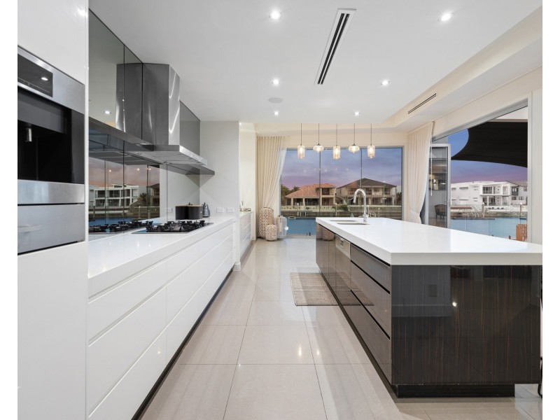 74 Royal Albert Crescent, Sovereign Islands QLD 4216
