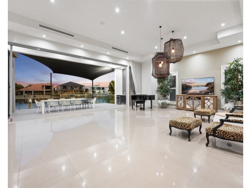 74 Royal Albert Crescent, Sovereign Islands QLD 4216