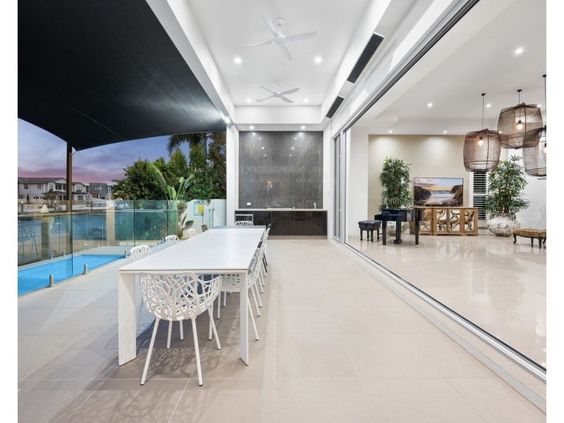74 Royal Albert Crescent, Sovereign Islands QLD 4216
