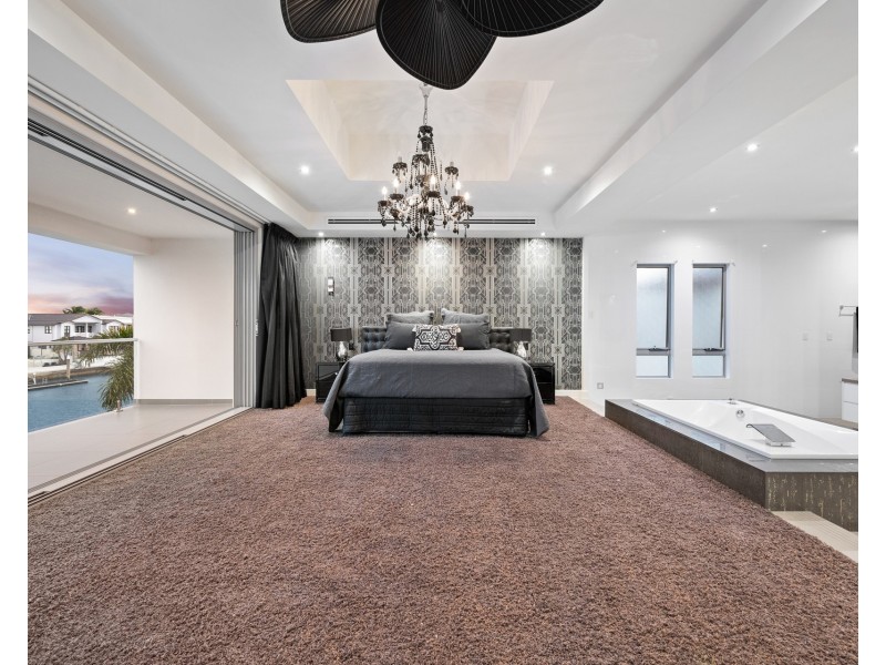 74 Royal Albert Crescent, Sovereign Islands QLD 4216
