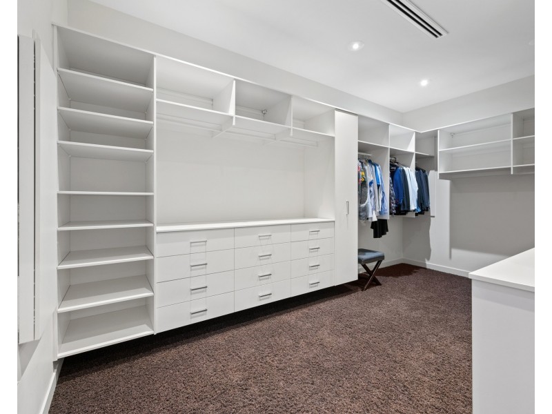 74 Royal Albert Crescent, Sovereign Islands QLD 4216