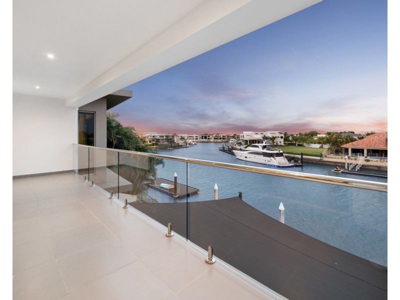 74 Royal Albert Crescent, Sovereign Islands QLD 4216