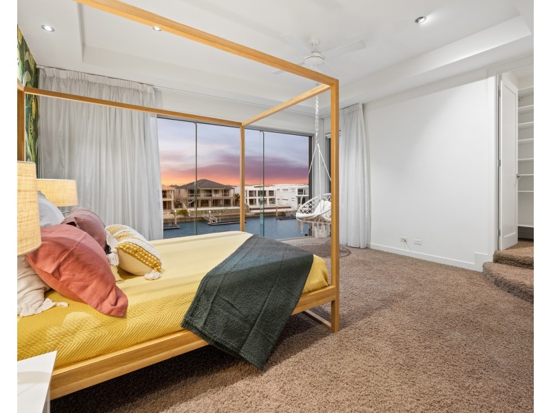 74 Royal Albert Crescent, Sovereign Islands QLD 4216