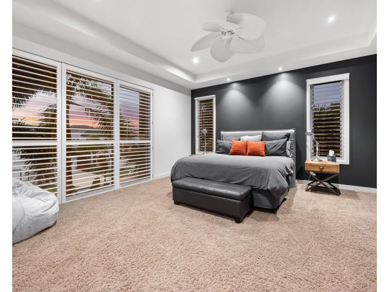 74 Royal Albert Crescent, Sovereign Islands QLD 4216