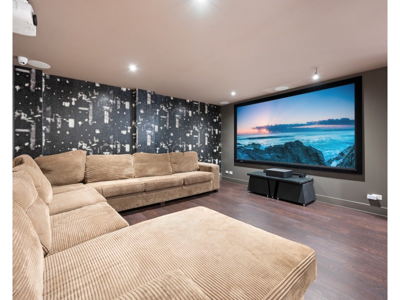 74 Royal Albert Crescent, Sovereign Islands QLD 4216