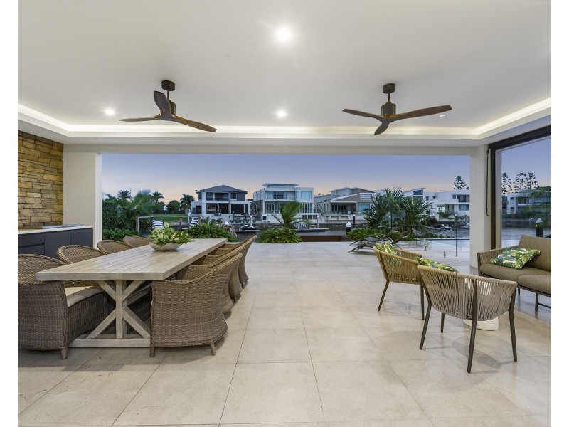 17 Knightsbridge Parade East, Sovereign Islands QLD 4216