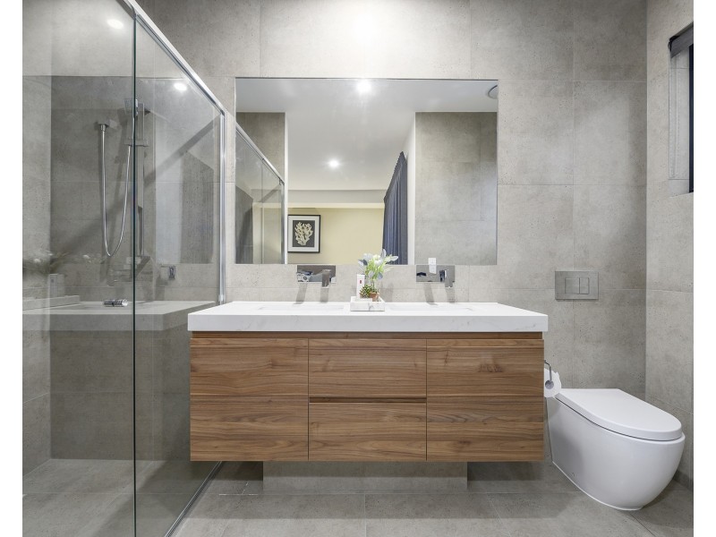 17 Knightsbridge Parade East, Sovereign Islands QLD 4216