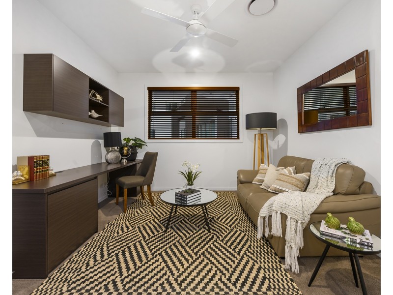 17 Knightsbridge Parade East, Sovereign Islands QLD 4216