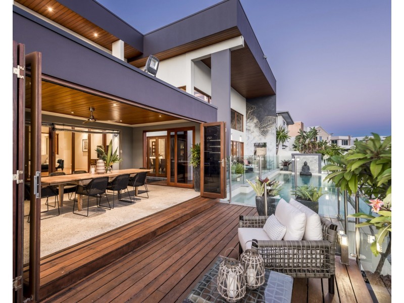 23 Knightsbridge Parade East, Sovereign Islands QLD 4216