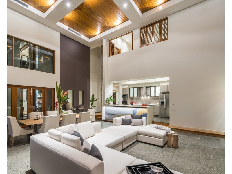 23 Knightsbridge Parade East, Sovereign Islands QLD 4216