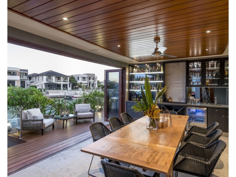 23 Knightsbridge Parade East, Sovereign Islands QLD 4216