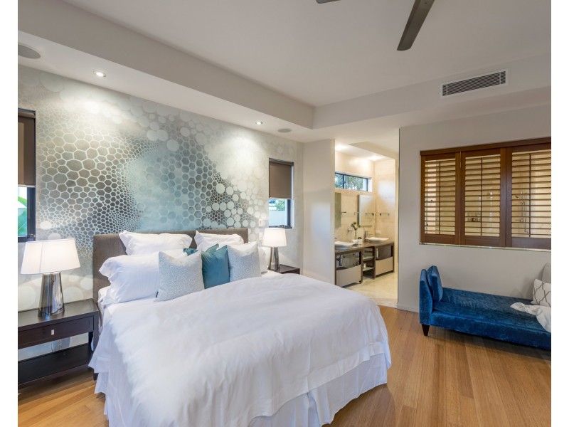 23 Knightsbridge Parade East, Sovereign Islands QLD 4216