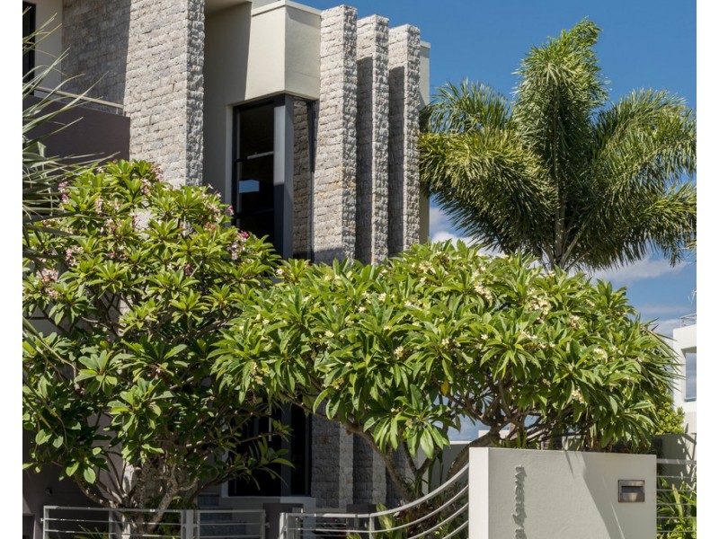 23 Knightsbridge Parade East, Sovereign Islands QLD 4216