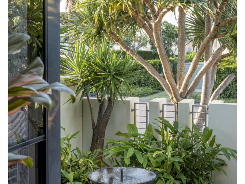 23 Knightsbridge Parade East, Sovereign Islands QLD 4216