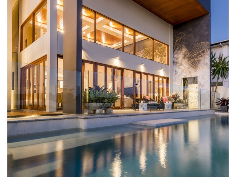 23 Knightsbridge Parade East, Sovereign Islands QLD 4216