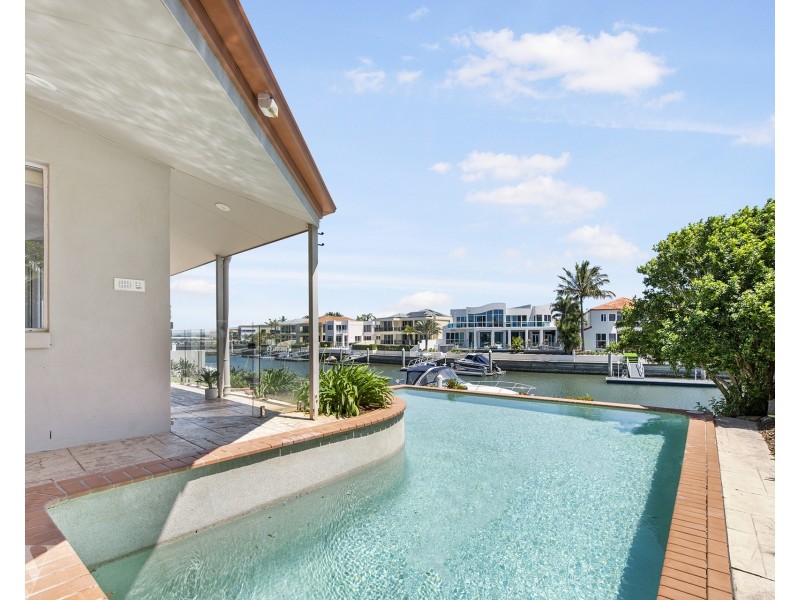 21 Queen Guineveres Place, Sovereign Islands QLD 4216