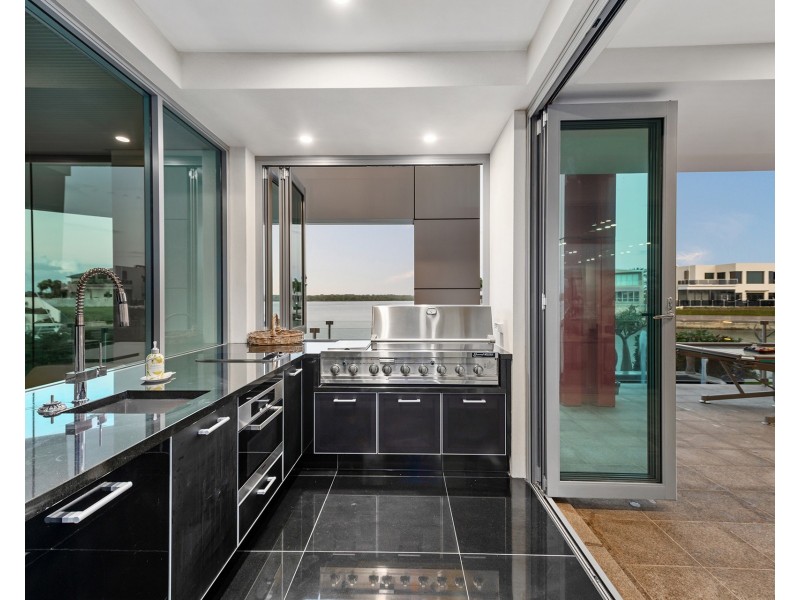 46-48 Royal Albert Crescent, Sovereign Islands QLD 4216