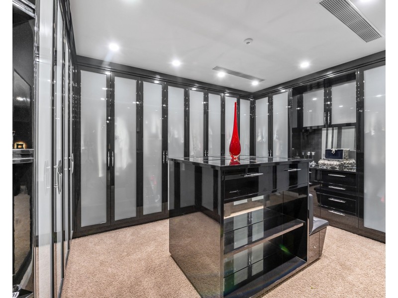 46-48 Royal Albert Crescent, Sovereign Islands QLD 4216
