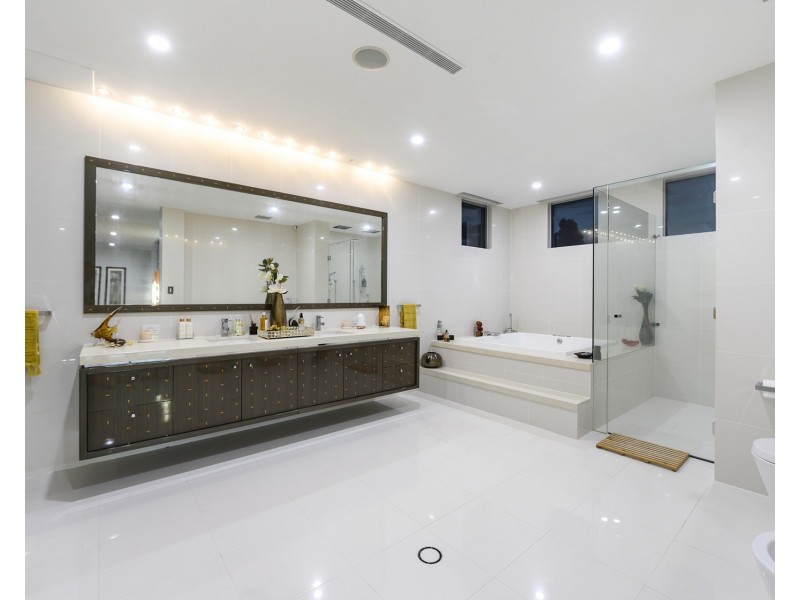46-48 Royal Albert Crescent, Sovereign Islands QLD 4216