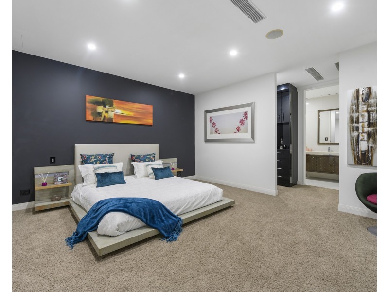 46-48 Royal Albert Crescent, Sovereign Islands QLD 4216