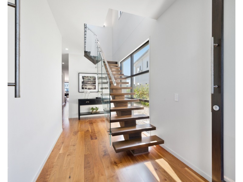 4 Northwater Drive, Hope Island QLD 4212