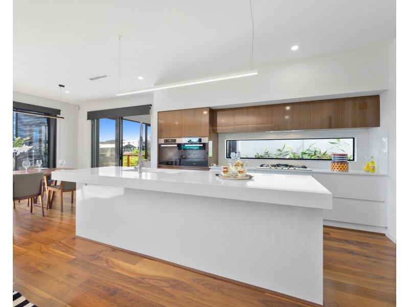 4 Northwater Drive, Hope Island QLD 4212