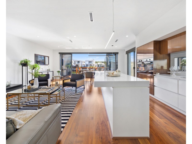 4 Northwater Drive, Hope Island QLD 4212