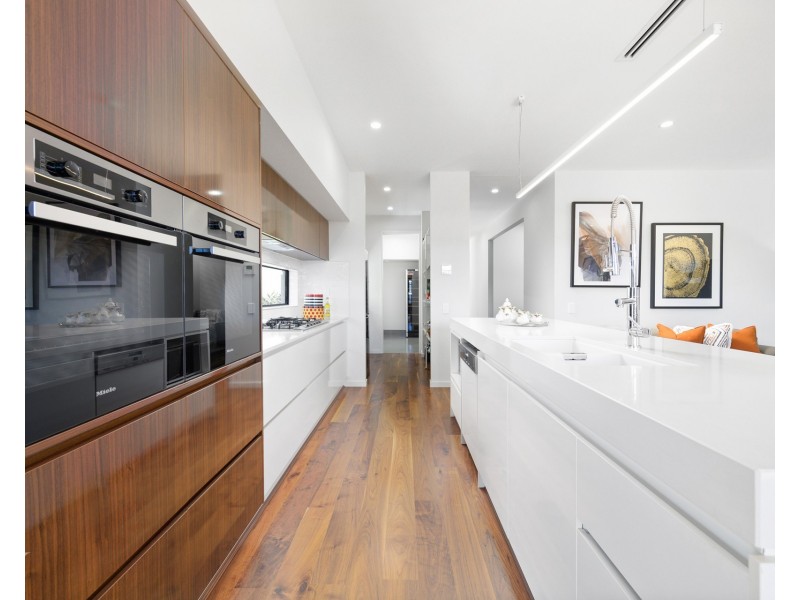 4 Northwater Drive, Hope Island QLD 4212