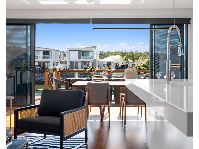 4 Northwater Drive, Hope Island QLD 4212