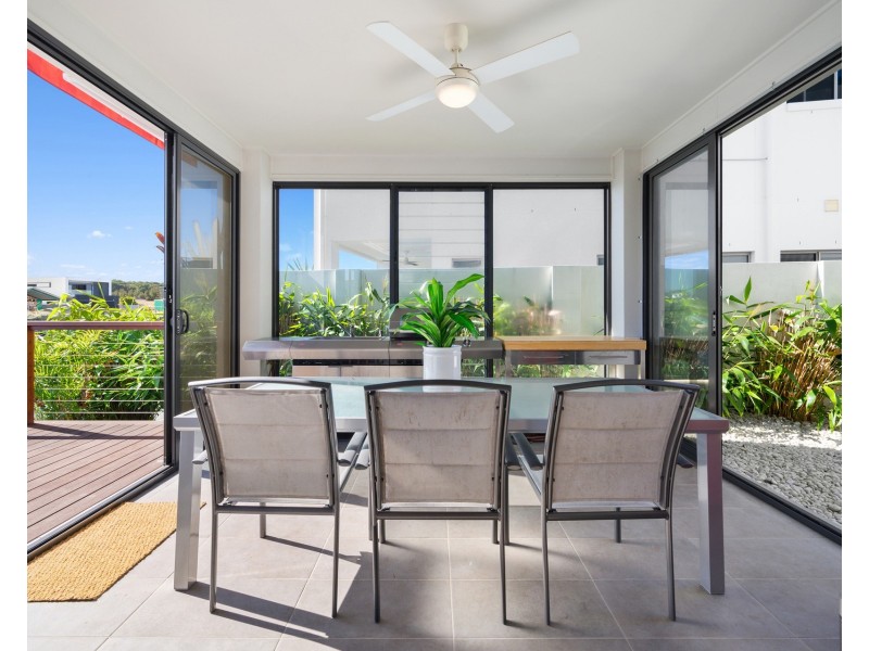 4 Northwater Drive, Hope Island QLD 4212