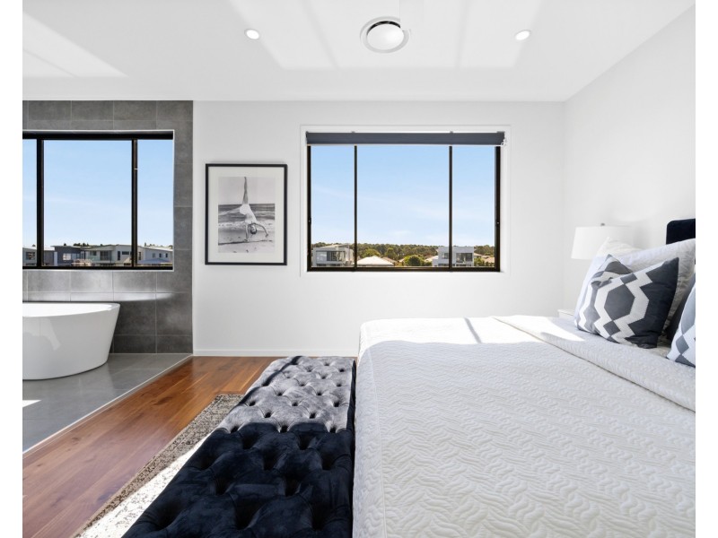 4 Northwater Drive, Hope Island QLD 4212