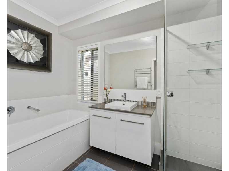 28 Galley Road, Hope Island QLD 4212