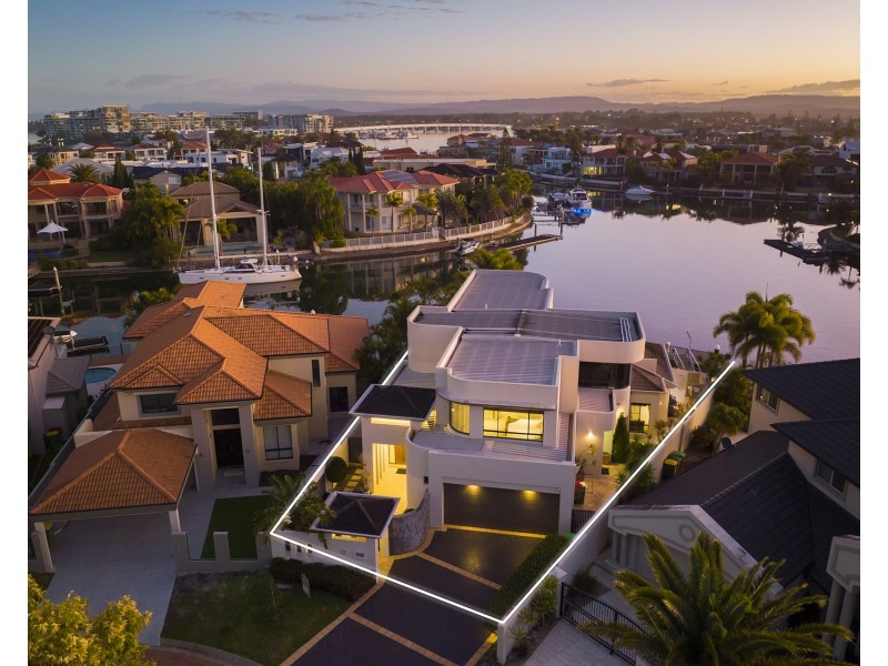 33 The Peninsula, Sovereign Islands QLD 4216
