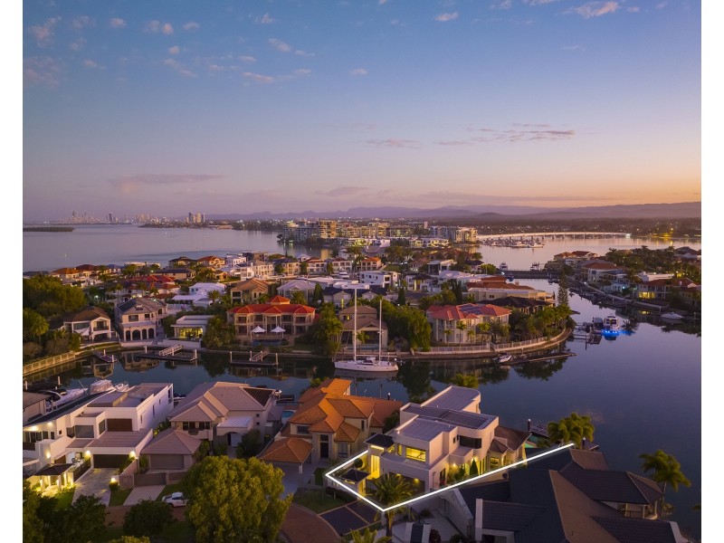 33 The Peninsula, Sovereign Islands QLD 4216