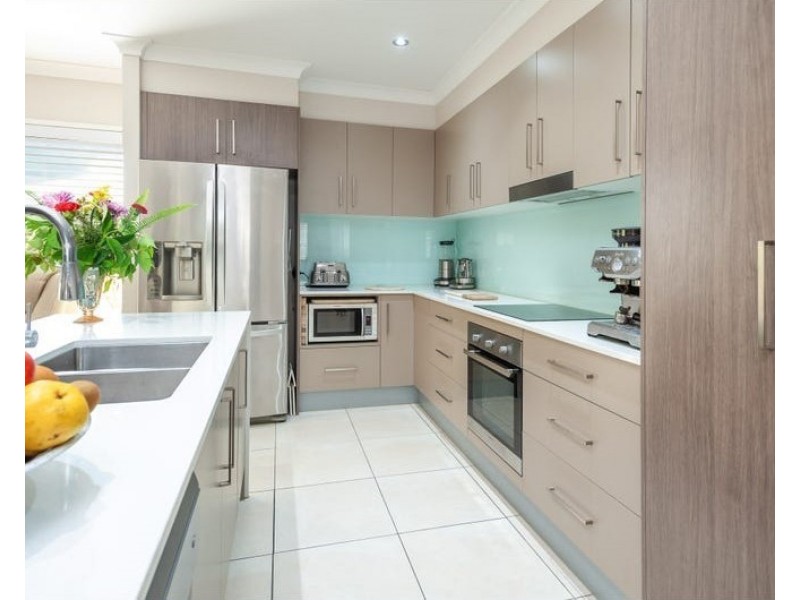 16 Azure Way, Hope Island QLD 4212