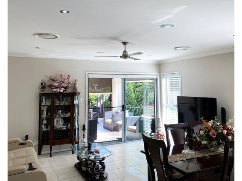 16 Azure Way, Hope Island QLD 4212